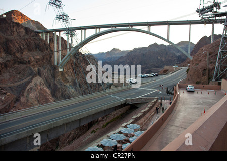 Mike O'callaghan - Pat Tillman Memorial Brücke, die den Hoover-Staudamm, Las Vegas, Nevada, USA Umgehungsstraßen. Stockfoto