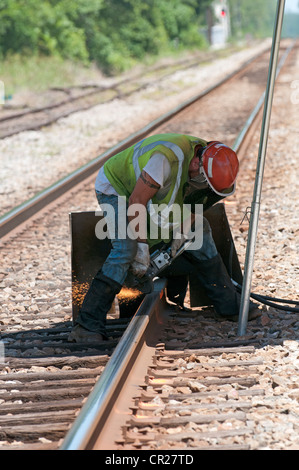 Oberbau-Ingenieure arbeiten an die Eisenbahn zu verfolgen, in der Nähe von DeLand Station Florida USA Stockfoto