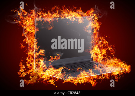 Computer im Feuer Stockfoto