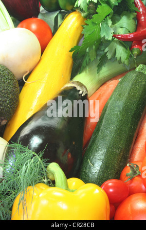 Bunter Mix aus vielen verschiedenen frischen Gemüse Stockfoto