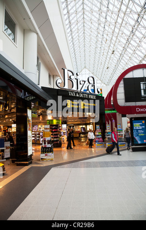 Biza-Steuern und Abgaben-free-Shop in Terminal 2, Flughafen Manchester, Lancashire, UK Stockfoto