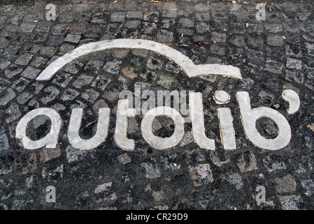 Autolib' Zeichen bedeutet Paris elektrische Carsharing-Ladestation, Paris, Frankreich Stockfoto