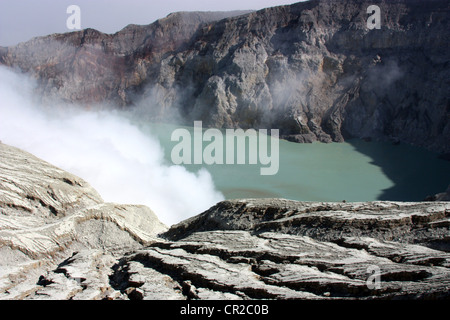Kratersee der Kawah Ijen Stockfoto