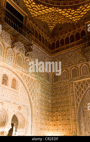 Dekorierte Wand / Wände des Salon de Embajadores (des Botschafters Hall): Es hat Goldhaube / gewölbte Decke. Real Alcazar Sevilla Spanien Stockfoto