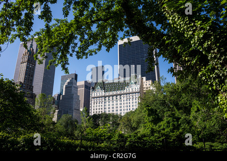 Central Park in New York City Plaza Hotel in den frühen Morgenstunden Stockfoto