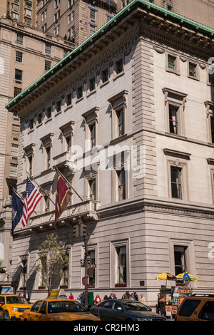 Metropolitan Club, 1-11 East 60th Street und Fifth Avenue, NYC, USA Stockfoto