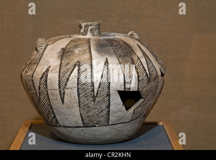 Prähistorische Anasazi Indian Keramik Kantine, Chaco schwarz auf weiß, machte an der Chaco Canyon in New Mexico zwischen 875 und 1000 n. Chr. Stockfoto