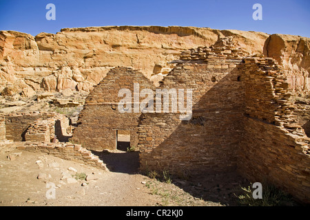 Die Sandsteinwände der Anasazi great House von Chetro Ketl, Chaco Canyon National Historical Park, New-Mexico Stockfoto