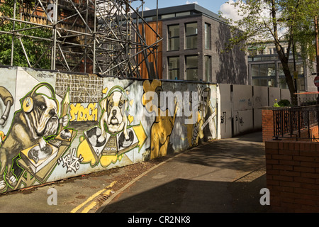 Gebäudesanierung Gießerei Lane North Manchester hinter der berühmten "Band an der Wand"-Musik-Treffpunkt Stockfoto