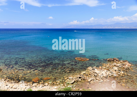 Küste von Zypern in der Nähe von Polis und Aphrodites Bad Stockfoto