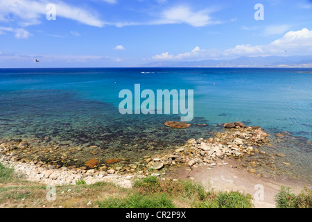 Küste von Zypern in der Nähe von Polis und Aphrodites Bad Stockfoto