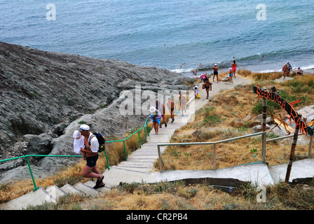 Die Leiter klettern vom Strand, Ordschonikidse (Siedlung von Feodossija), Krim, Ukraine Stockfoto