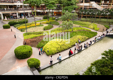 Die Terrassen im Einkaufszentrum Ayala Center Cebu, Cebu Business Park Teil. Cebu City, Cebu, Visayas, Philippinen. Stockfoto