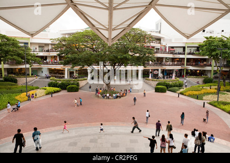 Die Terrassen im Einkaufszentrum Ayala Center Cebu, Cebu Business Park Teil. Cebu City, Cebu, Visayas, Philippinen. Stockfoto