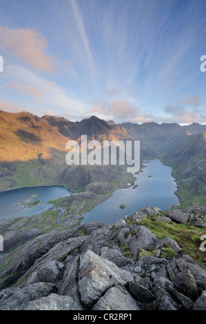 Blick vom Sgurr Na Stri über Loch Coruisk zu den schroffen Gipfeln der Black Cuillin Hills, Isle Of Skye, Schottland Stockfoto