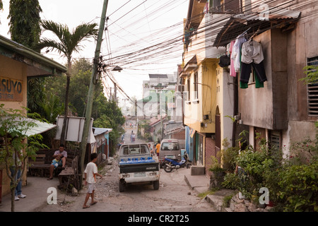 Eine typische Seitenstraße in Mactan Island, Lapu-Lapu City, Metro Cebu, Visayas, Philippinen. Stockfoto