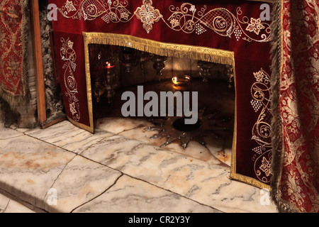 Ein Silber-Sternchen kennzeichnet die traditionellen Ort der Geburt Jesu Stockfoto