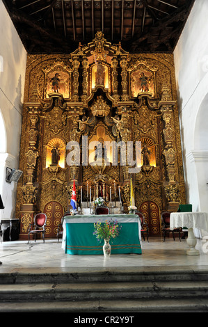 Innenansicht, Altarraum, San Juan Bautista oder Kirche Iglesia Mayor, Altar gemacht von Zedernholz und gold-Inlay, Remedios Stockfoto