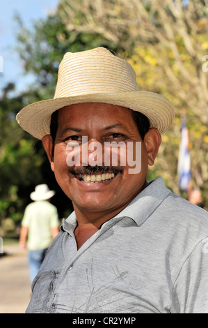 Kubanische Mann, Porträt, Arbeiter in Cienfuegos botanische Garten Jardin Botánico de Cienfuegos, Cienfuegos, Kuba Stockfoto