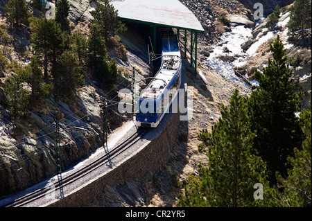 Zahnradbahn Cremallera de Núria im Tal Vall de Núria, Pyrenäen, Nordkatalonien, Spanien, Europa Stockfoto