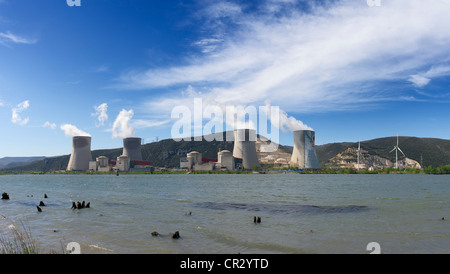 Cruas Kernkraftwerk auf der Rhone zwischen Valence und Montelimar, Departement Ardèche, Region Rhône-Alpes Stockfoto