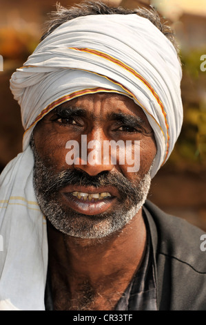 Indischer Mann, Kamel-Treiber, Porträt, Kalakho, Rajasthan, Nordindien, Indien, Südasien, Asien Stockfoto