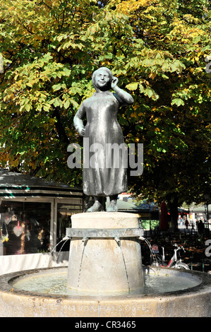 Liesl Karlstadt-Brunnen von Hans Osel 1961 am Viktualienmarkt quadratisch, Stadtteil Altstadt-Lehel, München, Bayern Stockfoto