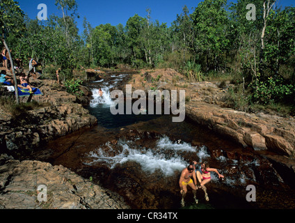 Australien, Northern Territory, Litchfield National Park, Schwimmen im Buley Rockhole Wasserfälle Stockfoto