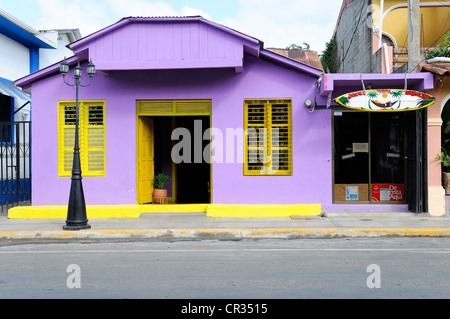 Surfshop, Hausfassade in San Juan del Sur, Nicaragua, Mittelamerika Stockfoto