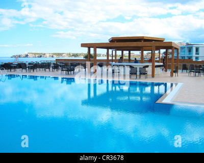 Gesamtansicht der Mark Warner Levante Beach Resort Hotel in Afandou Beach, Rhodos, Griechenland. Stockfoto