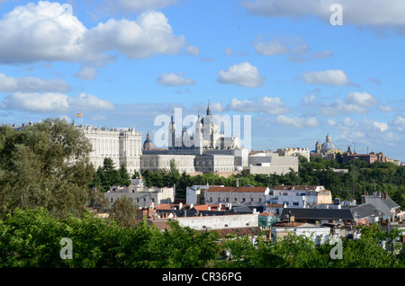 Kathedrale Santa Maria La Real de la Almudena, die Plaza de la armeria Square, Altstadt, Madrid, Spanien, Südeuropa Stockfoto