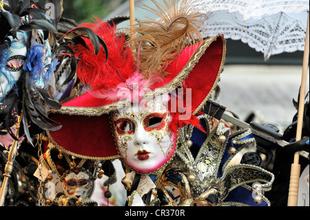 Masken, Souvenirs zum Verkauf auf einem Stall, Venedig, Veneto, Italien, Europa Stockfoto