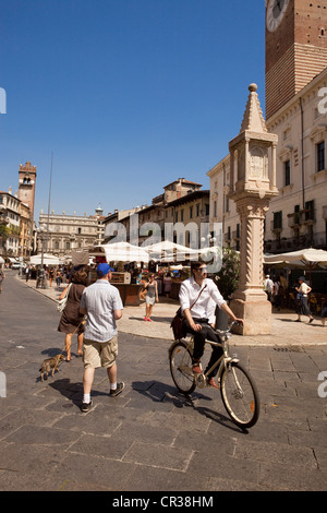 Italien, Veneto, Verona, Weltkulturerbe der UNESCO, Piazza Delle Erbe Stockfoto