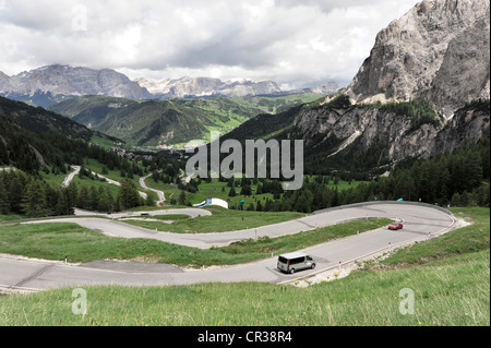 Panoramablick in Richtung Osten, Passo Gardena auf 2121m Höhe, Corvara Tal, Val Gardena, Dolomiten, Südtirol, Italien Stockfoto