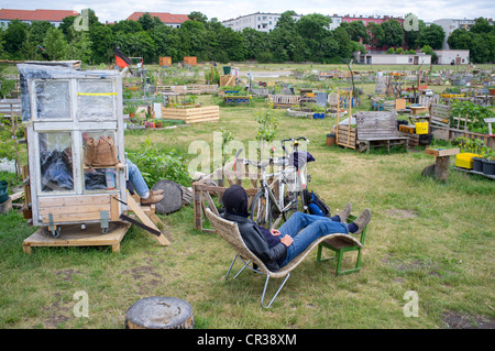 Stadtgarten oder Allmende Kontor im historischen Flughafen Tempelhof jetzt Parken in Berlin Deutschland Stockfoto