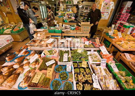 Japan, Insel Honshu, Region Chubu, Kanazawa, dem Omicho-Markt Stockfoto