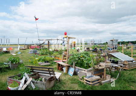 Stadtgarten oder Allmende Kontor im historischen Flughafen Tempelhof jetzt Parken in Berlin Deutschland Stockfoto