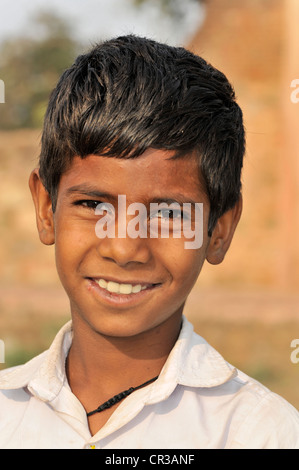 Indianerjunge, Porträt, Orchha, Madhya Pradesh, Nordindien, Indien, Asien Stockfoto