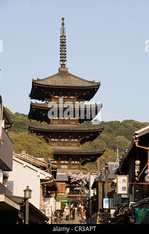 Japan, Insel Honshu, Kinki Region, Stadt der Shinto-Schrein in Kyoto, Gion Bezirk, Yasaka-jinja Stockfoto