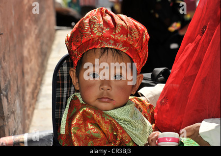 Kleinen nepalesischen jungen in Tracht, Porträt, Kathmandu, Nepal, Asien Stockfoto