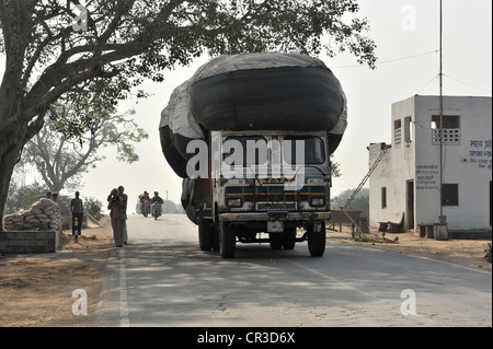 LKW fahren in Agra, Uttar Pradesh, Indien, Asien Stockfoto