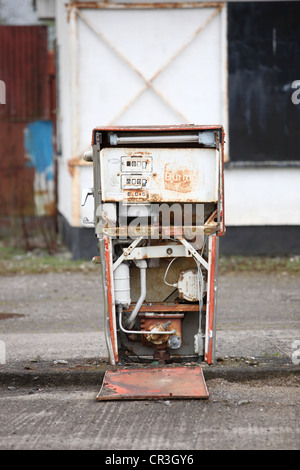 Verlassene Tankstelle Kraftstoffpumpe defekt Stockfoto