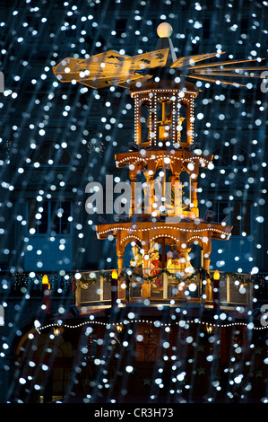 Weihnachtspyramide, Weihnachtsmarkt in Karlsruhe, Baden-Württemberg, Deutschland, Europa Stockfoto