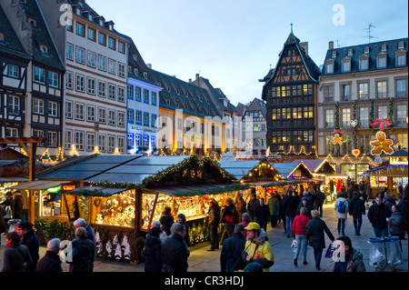 Weihnachtsmarkt in Colmar, Elsass, Frankreich, Europa Stockfoto