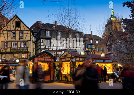 Weihnachtsmarkt in Colmar, Elsass, Frankreich, Europa Stockfoto