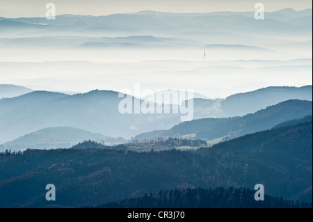 Blick vom Mt Belchen im Süden, Schweizer Jura an der Rückseite, Südschwarzwald, Schwarzwald, Baden-Württemberg, Deutschland, Europa Stockfoto
