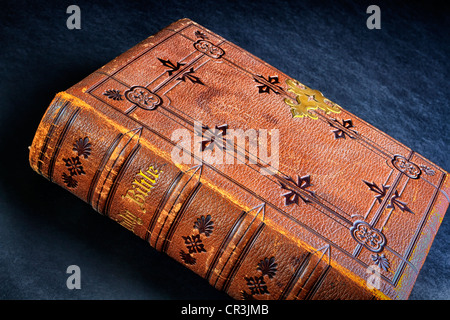 Leder gebunden christliche Bibel Stockfoto