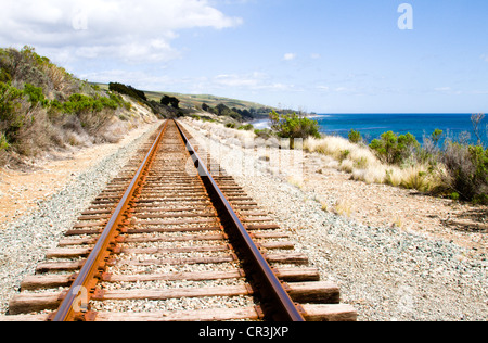 Eisenbahnschienen entlang der Küste in der Nähe von "Santa Barbara" Kalifornien Stockfoto