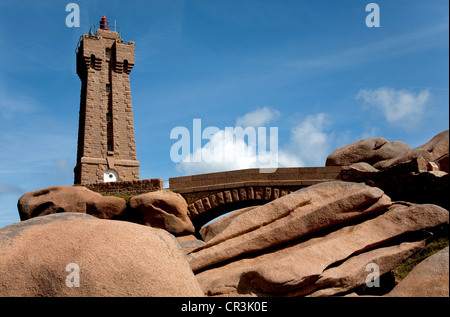 Leuchtturm auf dem Côte de Granit Rose, Bretagne, Frankreich, Europa Stockfoto