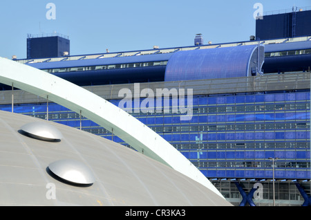 Hotel du Département des Bouches-du-Rhône County Council Offices (von Will Alsop) und The Dome Concert Hall Marseille Frankreich Stockfoto